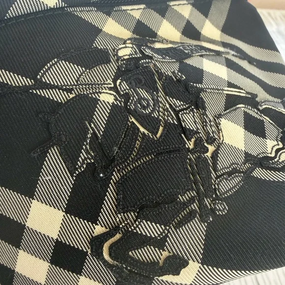 Burberry Black and Cream Essential Belt Bag - Picture 5 of 8